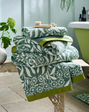 William Morris at Home Michaelmas Daisy Sage 100% Cotton 580gsm Towels