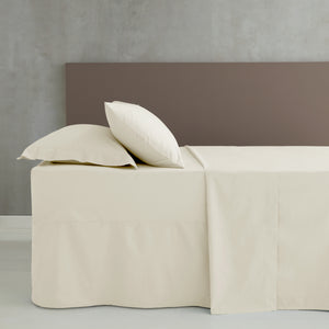 Catherine Lansfield Easy Iron 50% Polyester/50% Combed Cotton 180 Thread Count Percale Cream Sheets