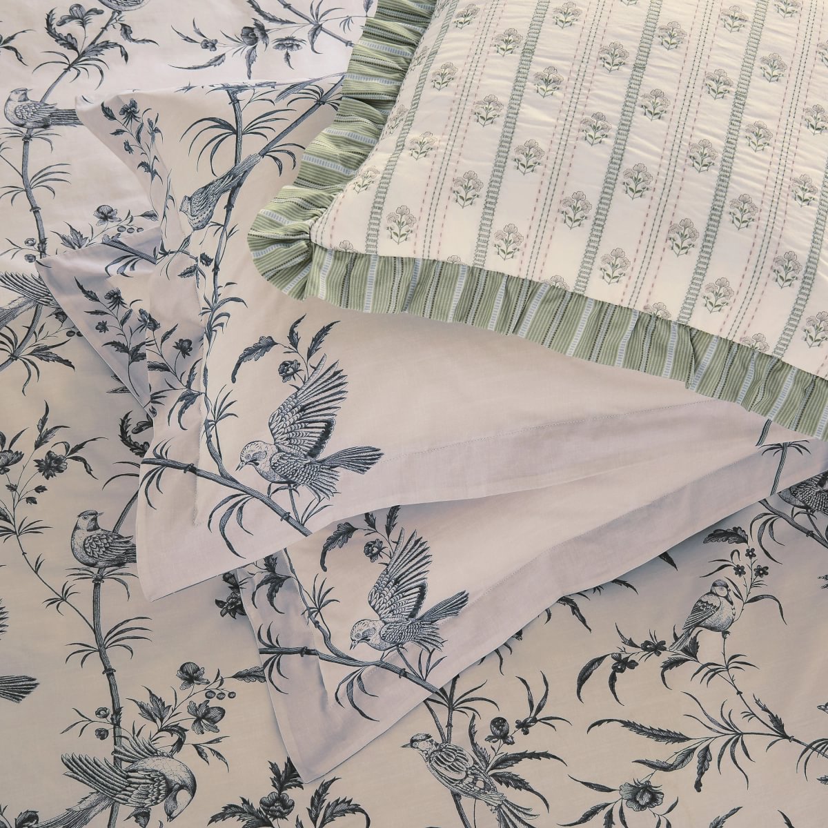 Sanderson x National Trust Paradise Woods Toile Woad Duvet Set