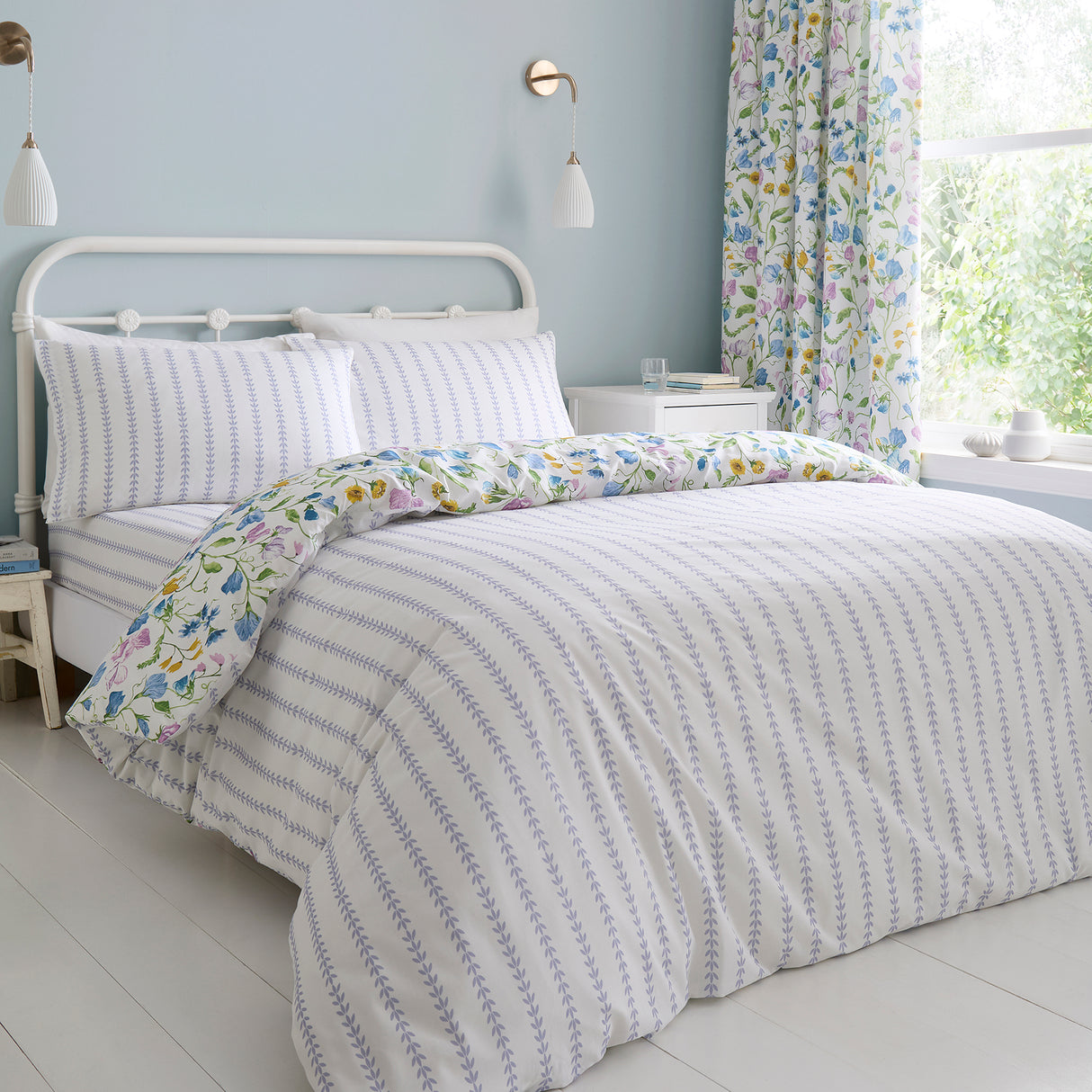 Dreams n Drapes Sweetpea Floral Lilac Duvet Set