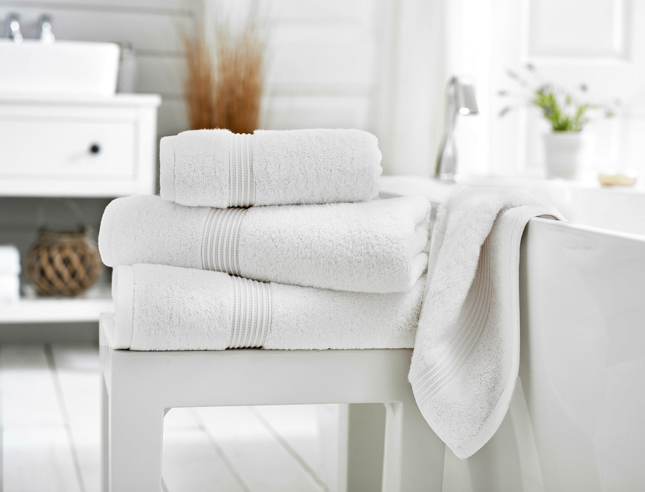 The Lyndon Company Sanctuary Air Spun 100% Cotton 650gsm White Towels