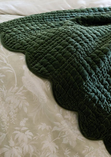 Laura Ashley Brady Scalloped 180cm x 235cm Bedspread
