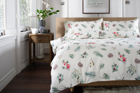 The Lyndon Company Christmas Leaf Multi 100% Brushed Cotton Duvet Set