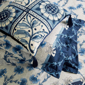 Morris & Co & V&A Scrolling Carnation Indigo & Ivory Duvet Set