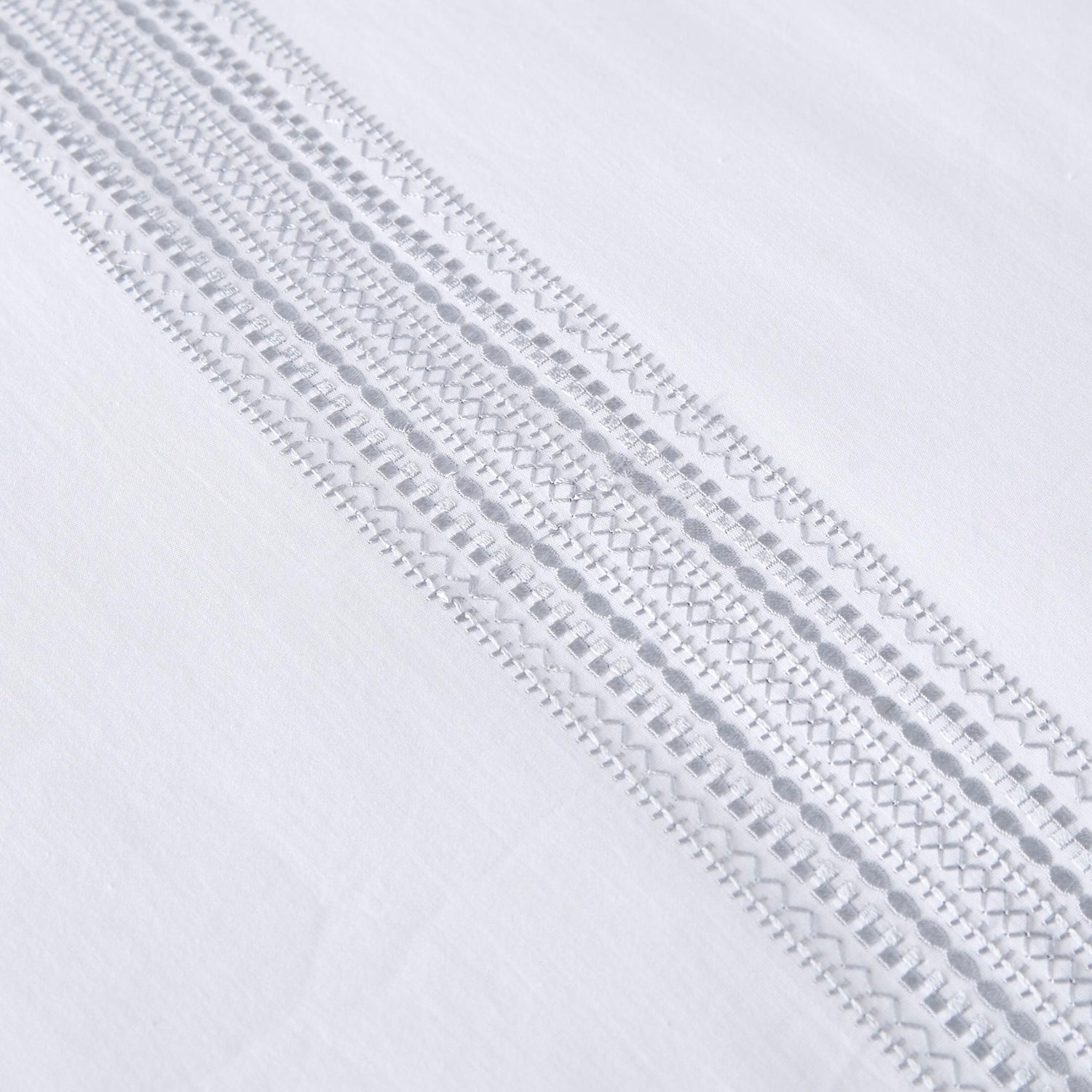 Appletree Boutique Embroidered Band White Duvet Set