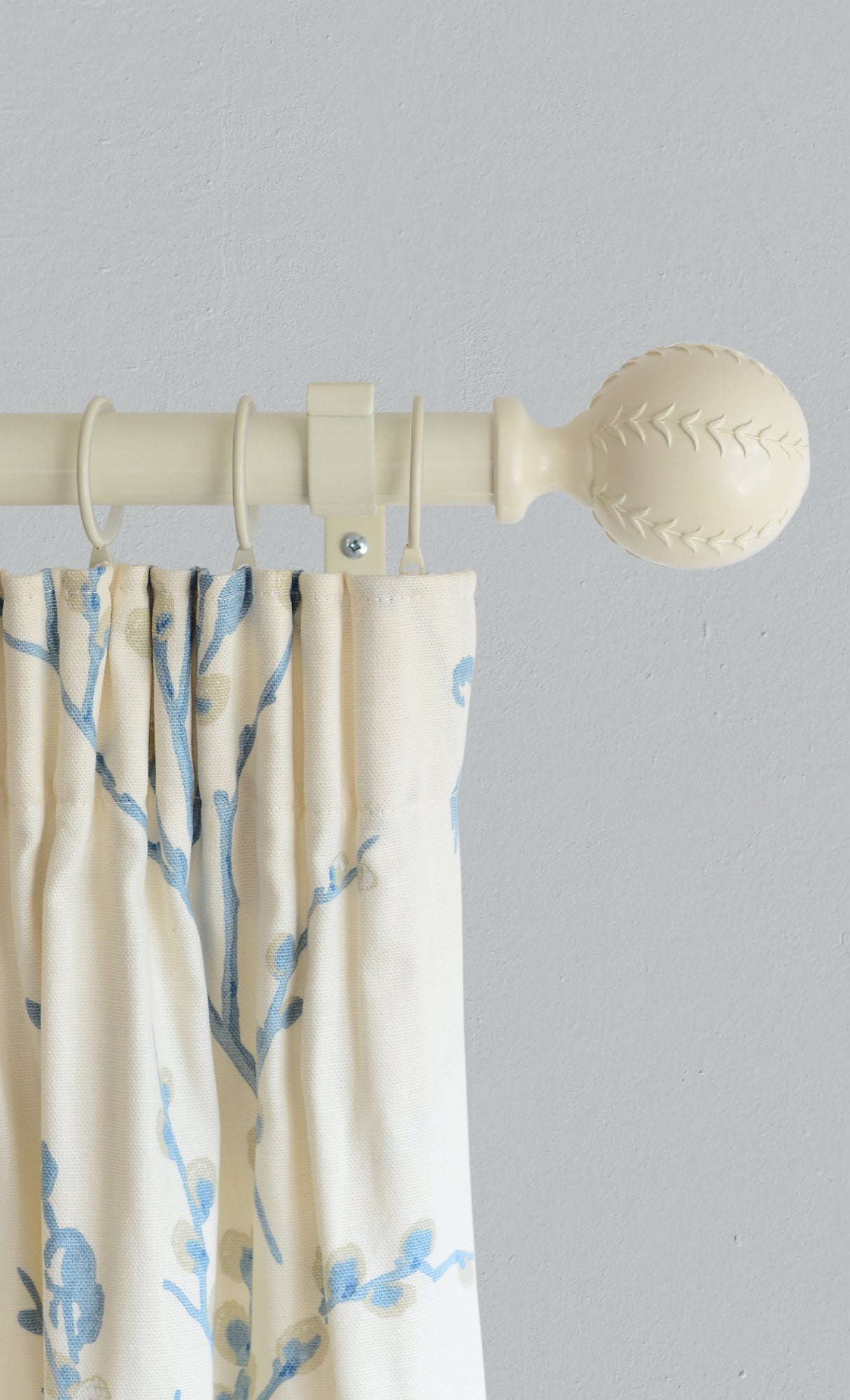 Laura Ashley Swirl Metal Pole (ORDER ONLY)