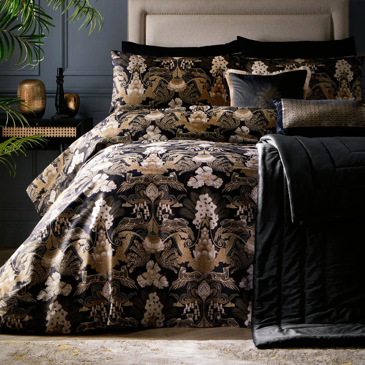 Laurence Llewelyn Bowen Suburban Jungle Black/Gold Duvet Set