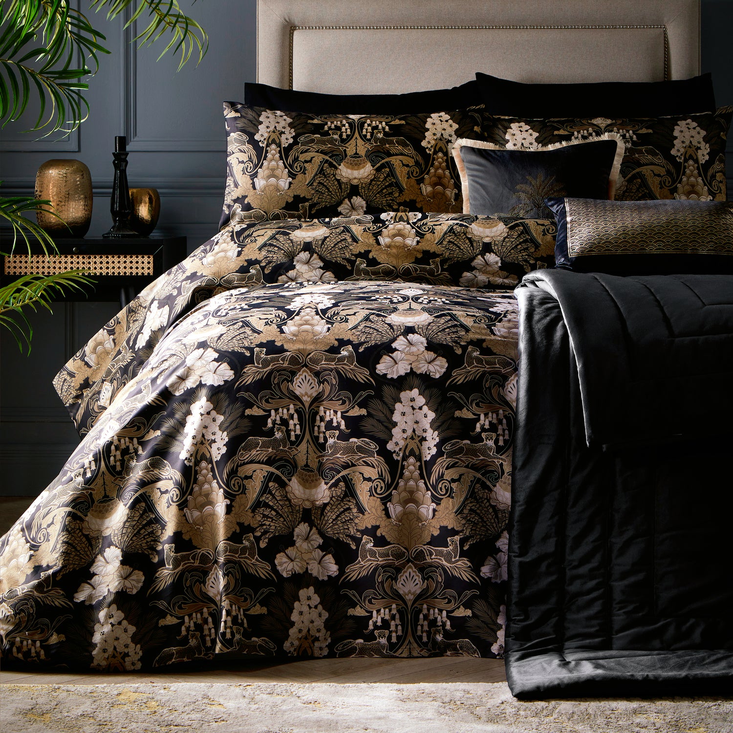 Laurence Llewelyn Bowen Suburban Jungle Black/Gold Duvet Set