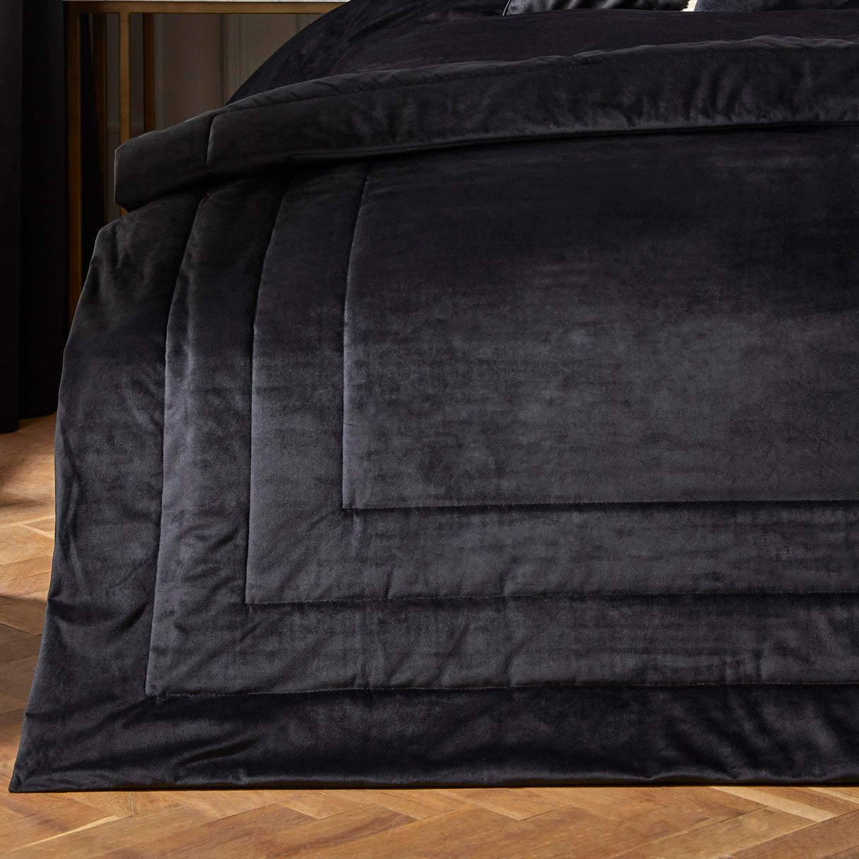 Laurence Llewelyn Bowen Chic 150cm x 220cm Throw