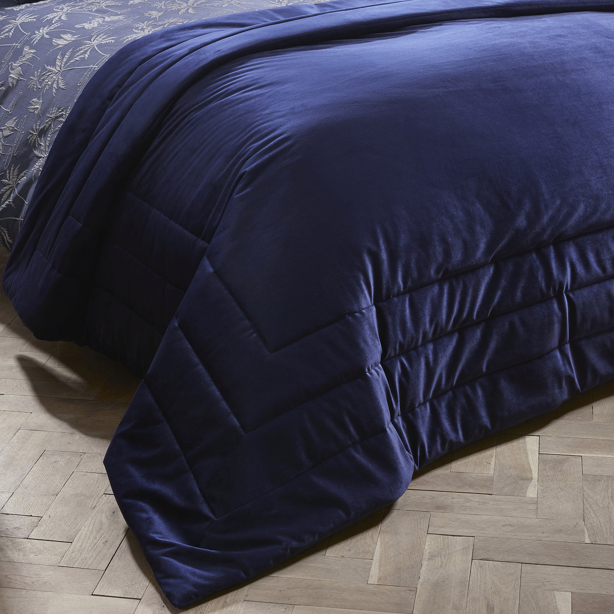 Laurence Llewelyn Bowen Chic 150cm x 220cm Throw