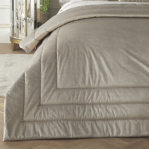 Laurence Llewelyn Bowen Chic 150cm x 220cm Throw