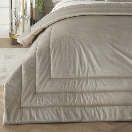Laurence Llewelyn Bowen Chic 150cm x 220cm Throw
