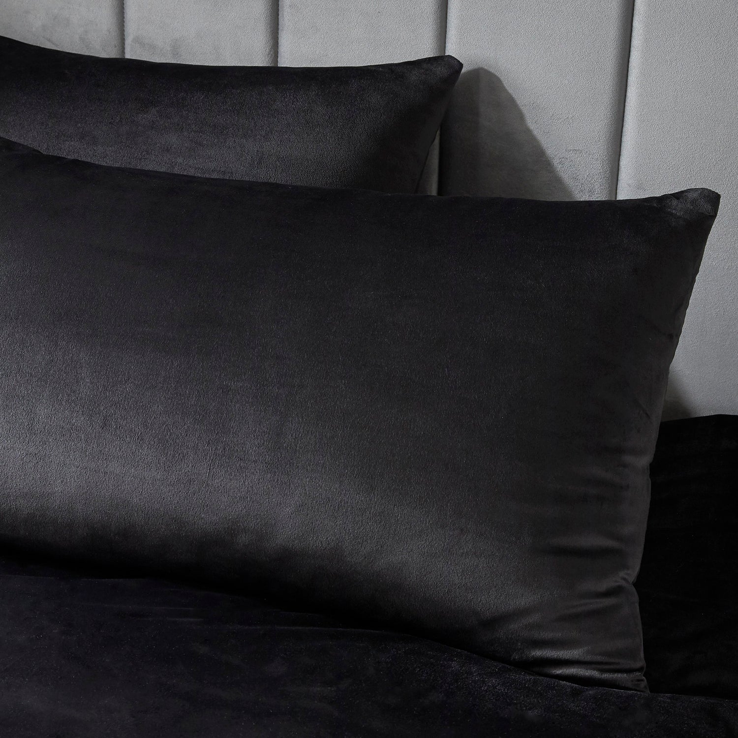 Laurence Llewelyn Bowen Montrose Luxury Velvet Duvet Set