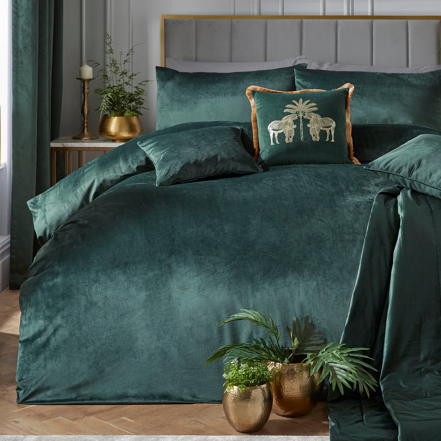 Laurence Llewelyn Bowen Montrose Luxury Velvet Duvet Set