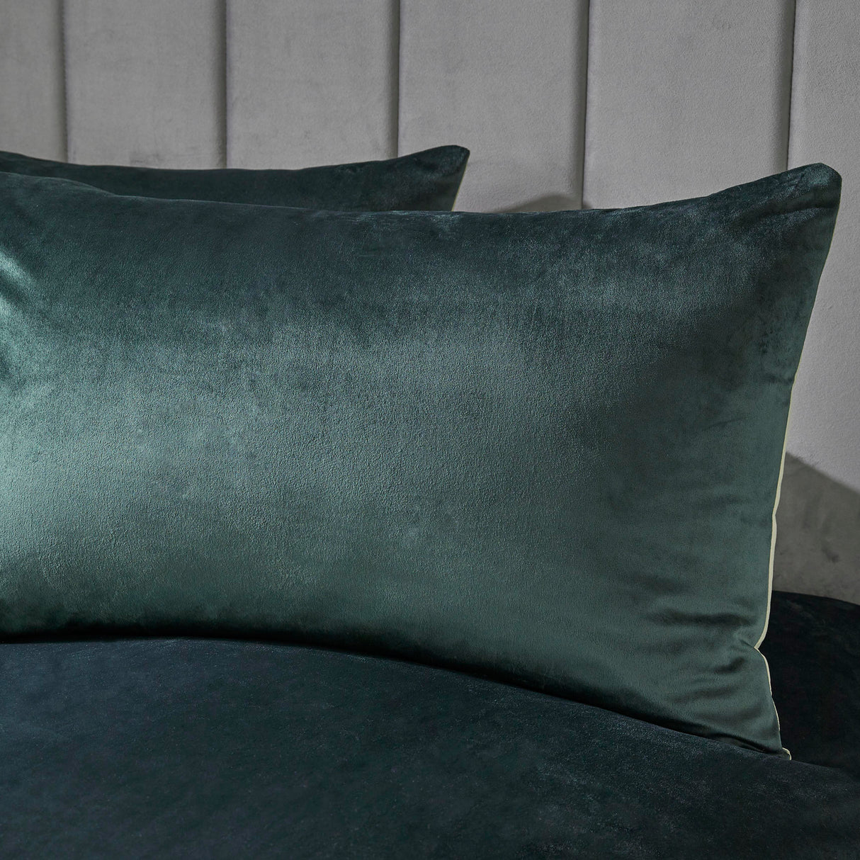 Laurence Llewelyn Bowen Montrose Luxury Velvet Duvet Set