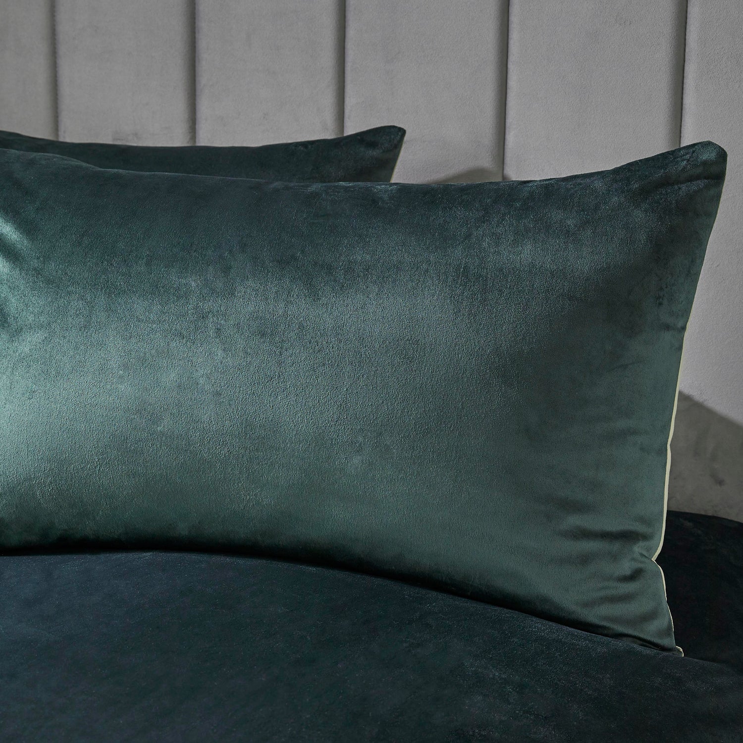 Laurence Llewelyn Bowen Montrose Luxury Velvet Duvet Set