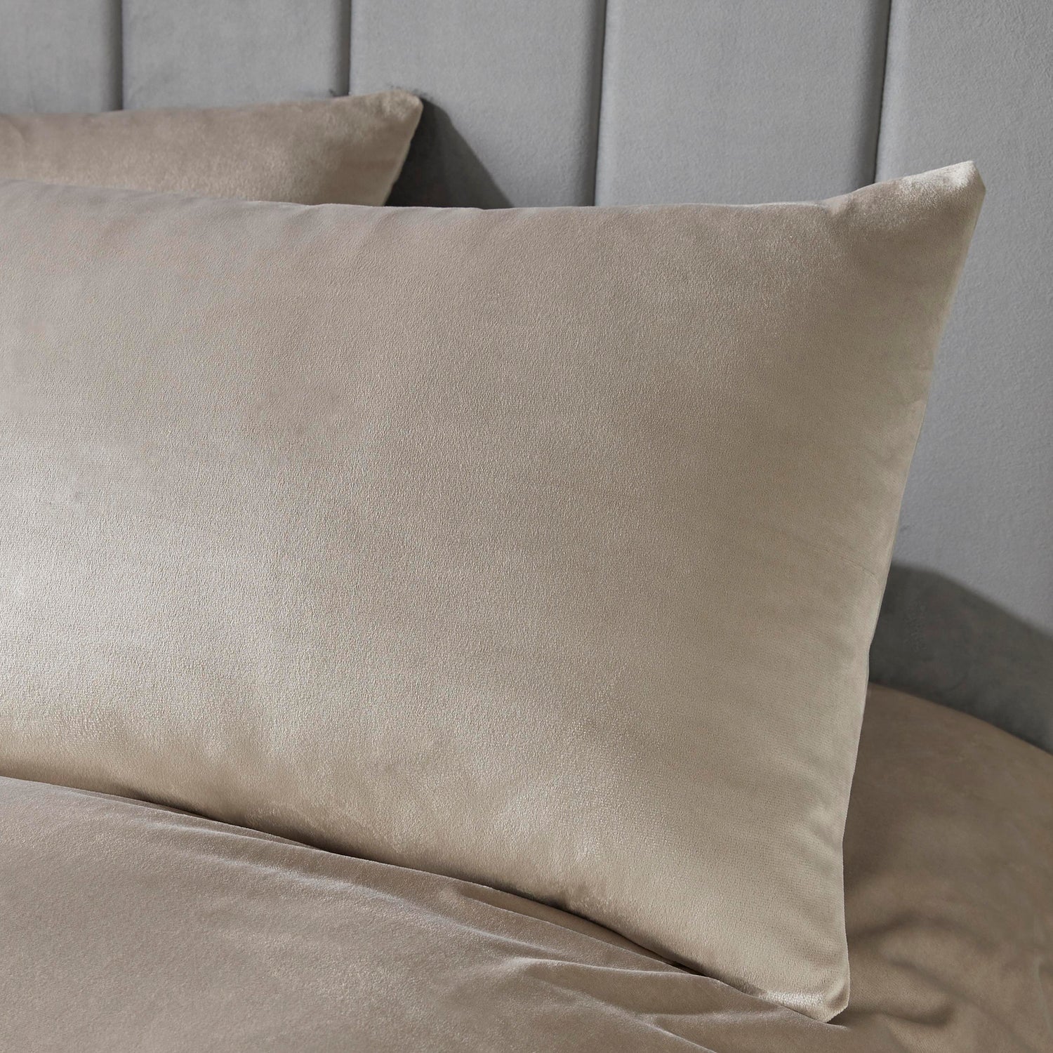 Laurence Llewelyn Bowen Montrose Luxury Velvet Duvet Set