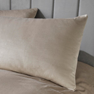 Laurence Llewelyn Bowen Montrose Luxury Velvet Duvet Set