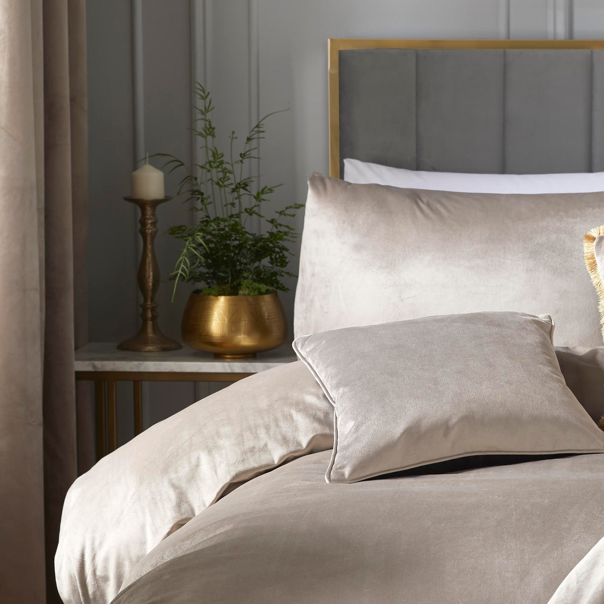 Laurence Llewelyn Bowen Montrose Luxury Velvet Duvet Set