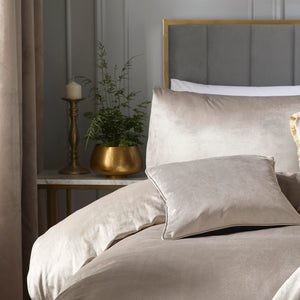 Laurence Llewelyn Bowen Montrose Luxury Velvet Duvet Set